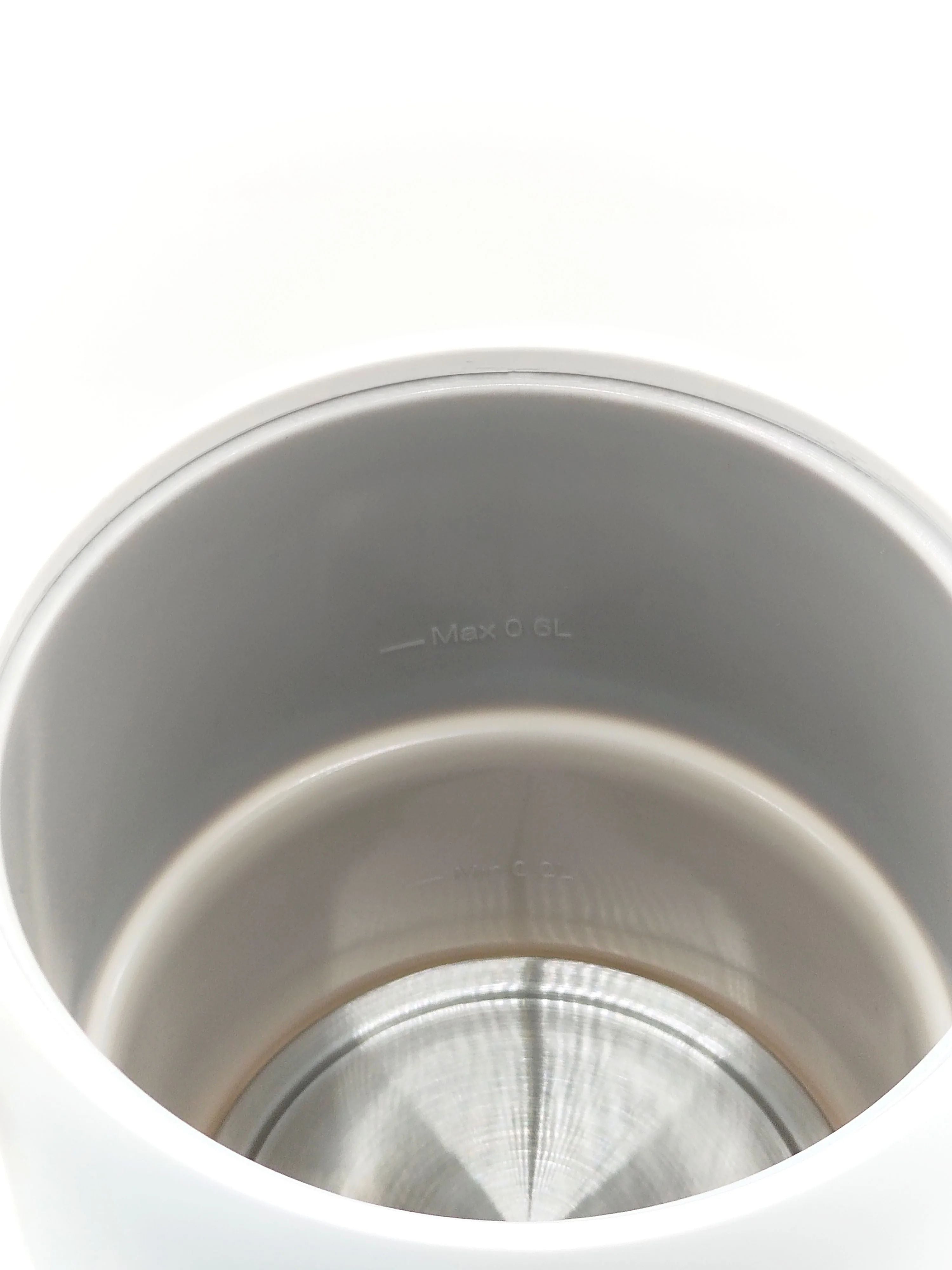 The new design of the digital thermostat shows that portable thermos flasks with adjustable electronic heater temperature.