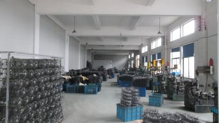 Portable Car Stubsauger Wireless Automatic 5200Pa Pumping Mini Cleaning Vacuum Cleaner on Home Table