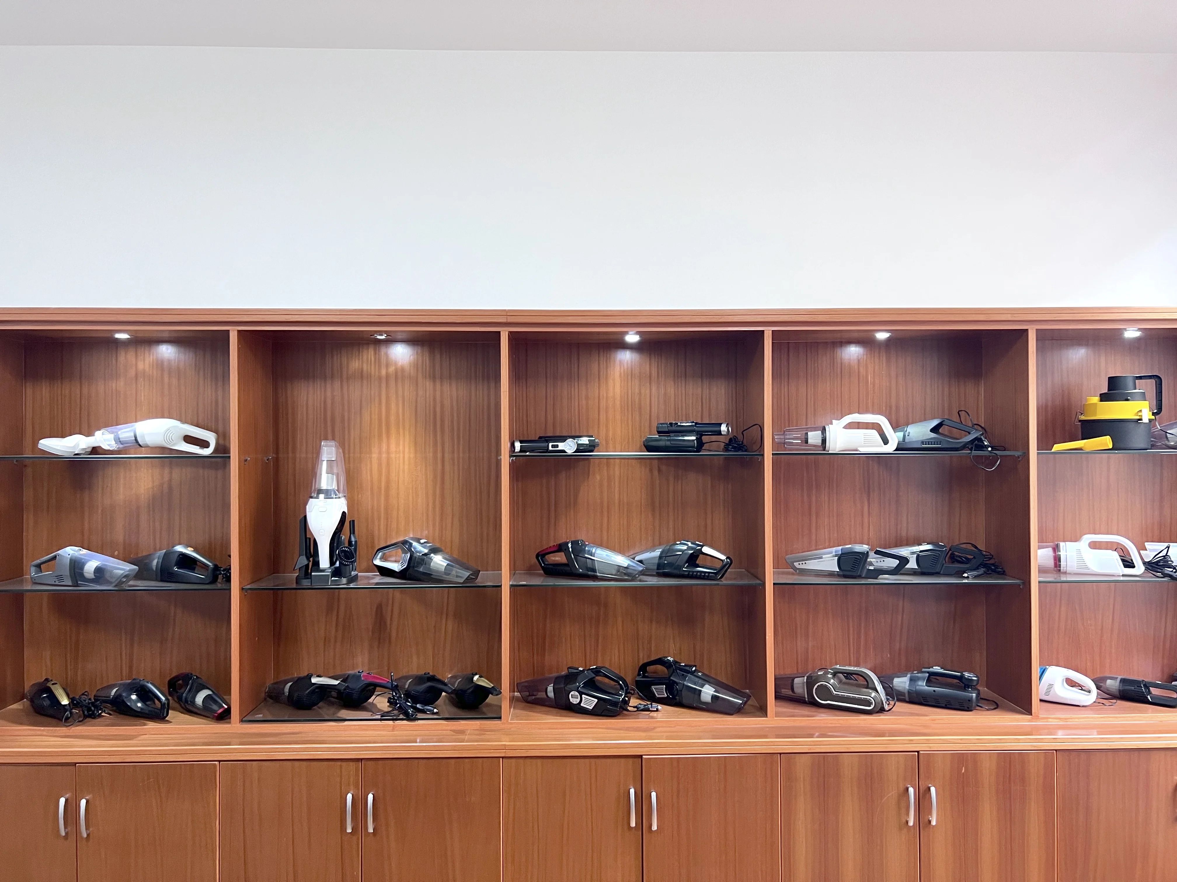 Portable Car Stubsauger Wireless Automatic 5200Pa Pumping Mini Cleaning Vacuum Cleaner on Home Table